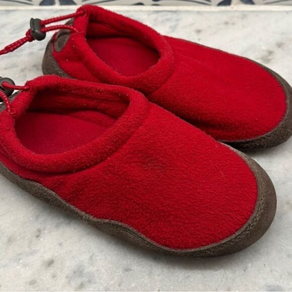L.L. Bean Red Fleece and Leather Sole Big Kid Slippers Size 5-6 - Picture 1 of 16